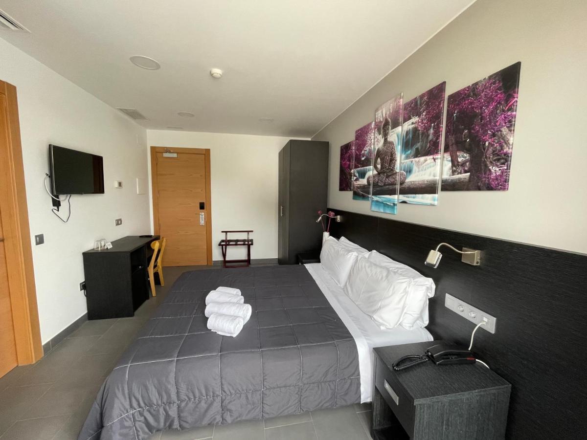6 Bis Hotel Кастелдефелс Екстериор снимка