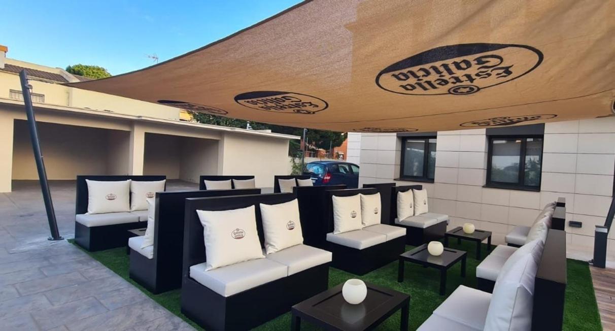 6 Bis Hotel Кастелдефелс Екстериор снимка